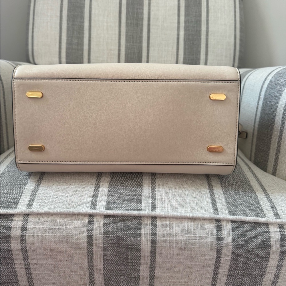 Tory Burch Cream and Tan Leather Shoulder Bag with Gold Hardware - Picture 3 of 16
